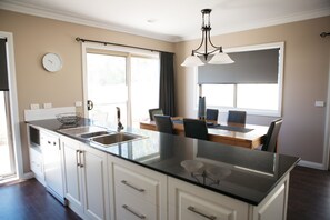House, 2 Bedrooms (Bell’s Retreat) | Private kitchen