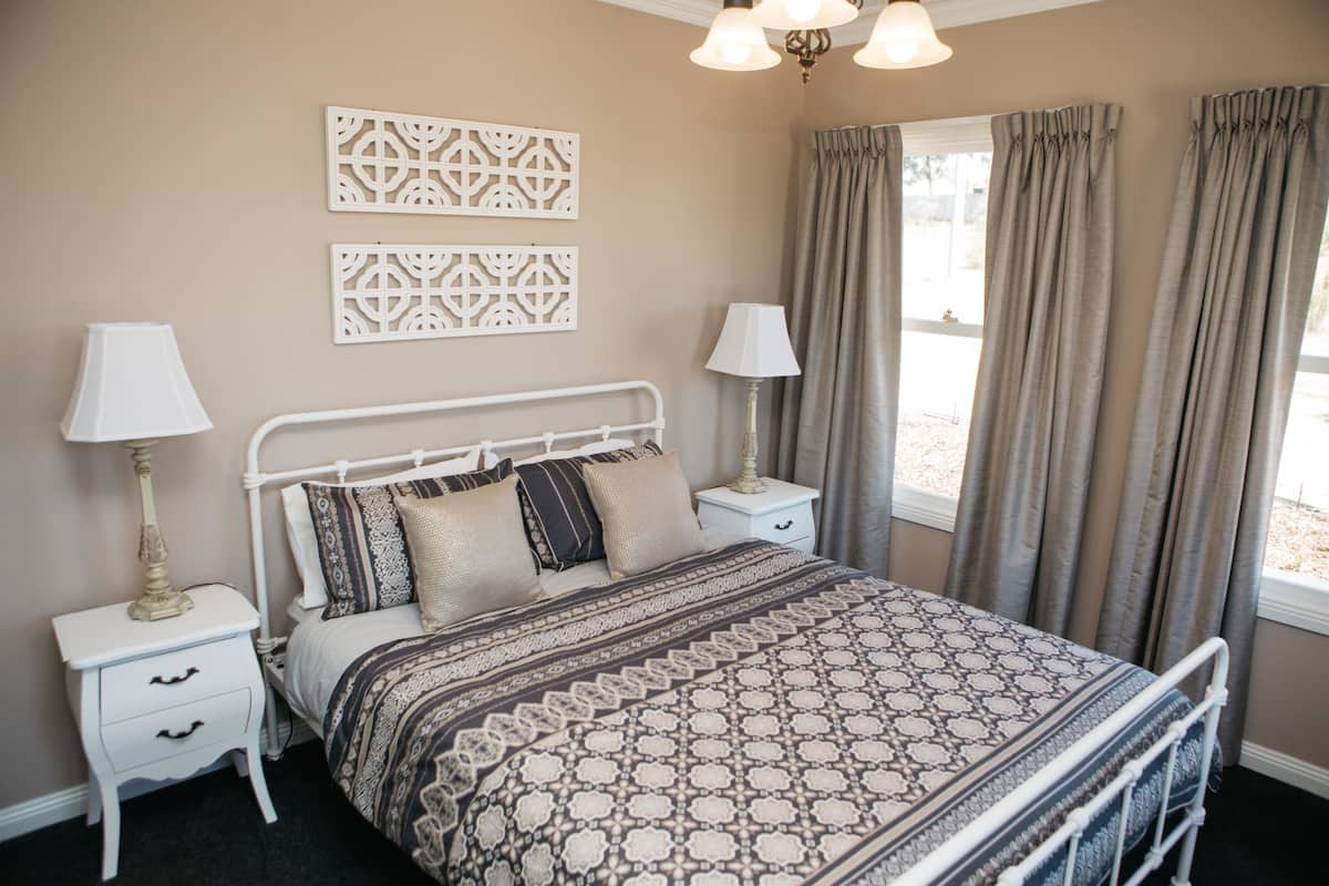 1 bedroom, iron/ironing board, bed sheets