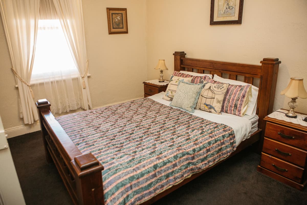 1 bedroom, iron/ironing board, bed sheets