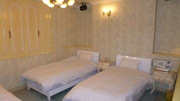 Twin Room with Sofa Bed | Individually decorated, blackout drapes, free WiFi, bed sheets