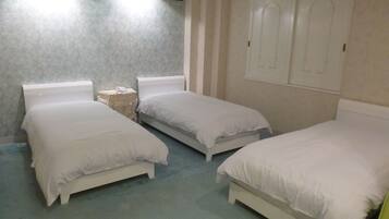 Room | Individually decorated, blackout drapes, free WiFi, bed sheets