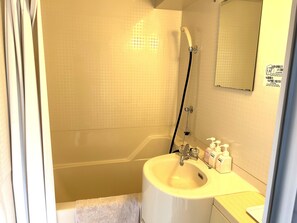 Traditionellt rum (Superior Japanese Style) | Badrum | Badkar/dusch, gratis toalettartiklar, hårtork och tofflor