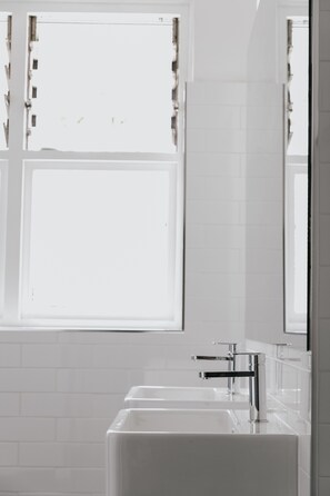 Artículos de tocador gratuitos, toallas, jabón, shampoo