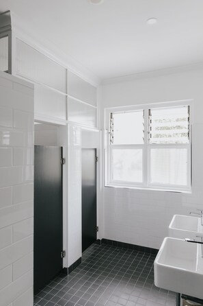 Artículos de tocador gratuitos, toallas, jabón, shampoo