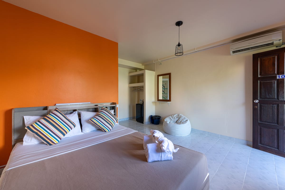 Deluxe Room | In-room safe, free WiFi, bed sheets, wheelchair access
