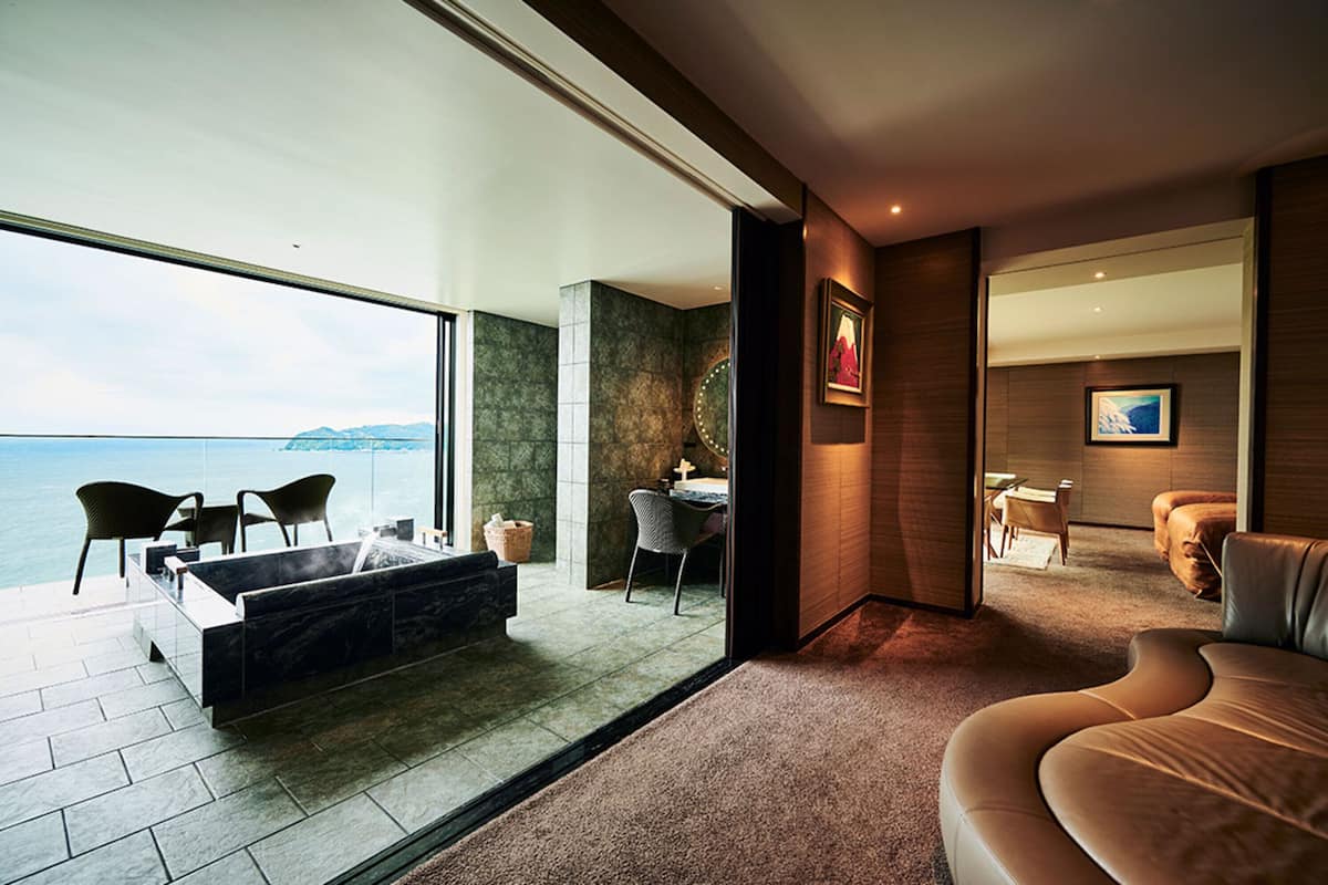 Deluxe-Suite, 2 Schlafzimmer, Meerblick, Eckzimmer (1st Floor, French dinner & breakfast)