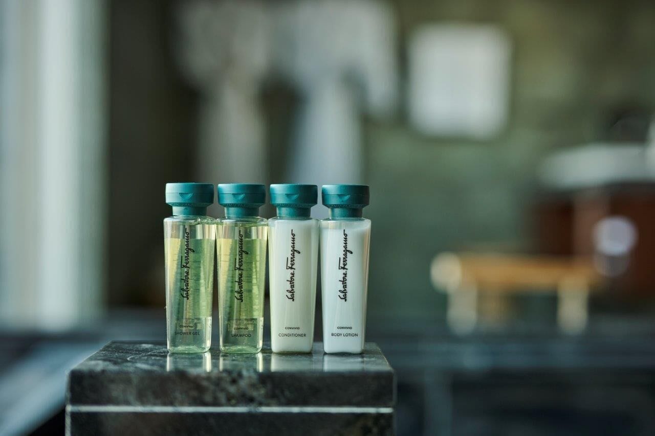 separate bathtub and shower, spring water bathtub, rainfall showerhead