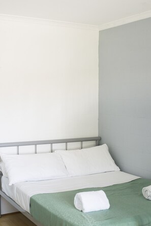 Double Room - Mooloolaba Backpackers (Mooloolaba)