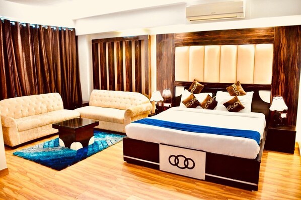 Premium bedding, minibar, in-room safe, desk