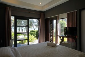 Deluxe Bungalow, 1 Bedroom | 1 bedroom, free minibar, soundproofing, free WiFi - Bayview Resort Rayong (Rayong)