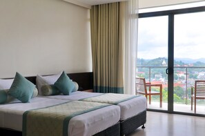 Habitación Deluxe | Ropa de cama de alta calidad y caja de seguridad en la habitación 