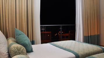 Deluxe Room | Premium bedding, in-room safe, desk, free WiFi