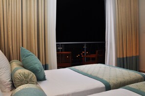 Deluxe Room | Premium bedding, in-room safe, desk, free WiFi - Oak Ray Heritage Hotel (Kandy)