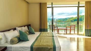 Deluxe Room | Premium bedding, in-room safe, desk, rollaway beds