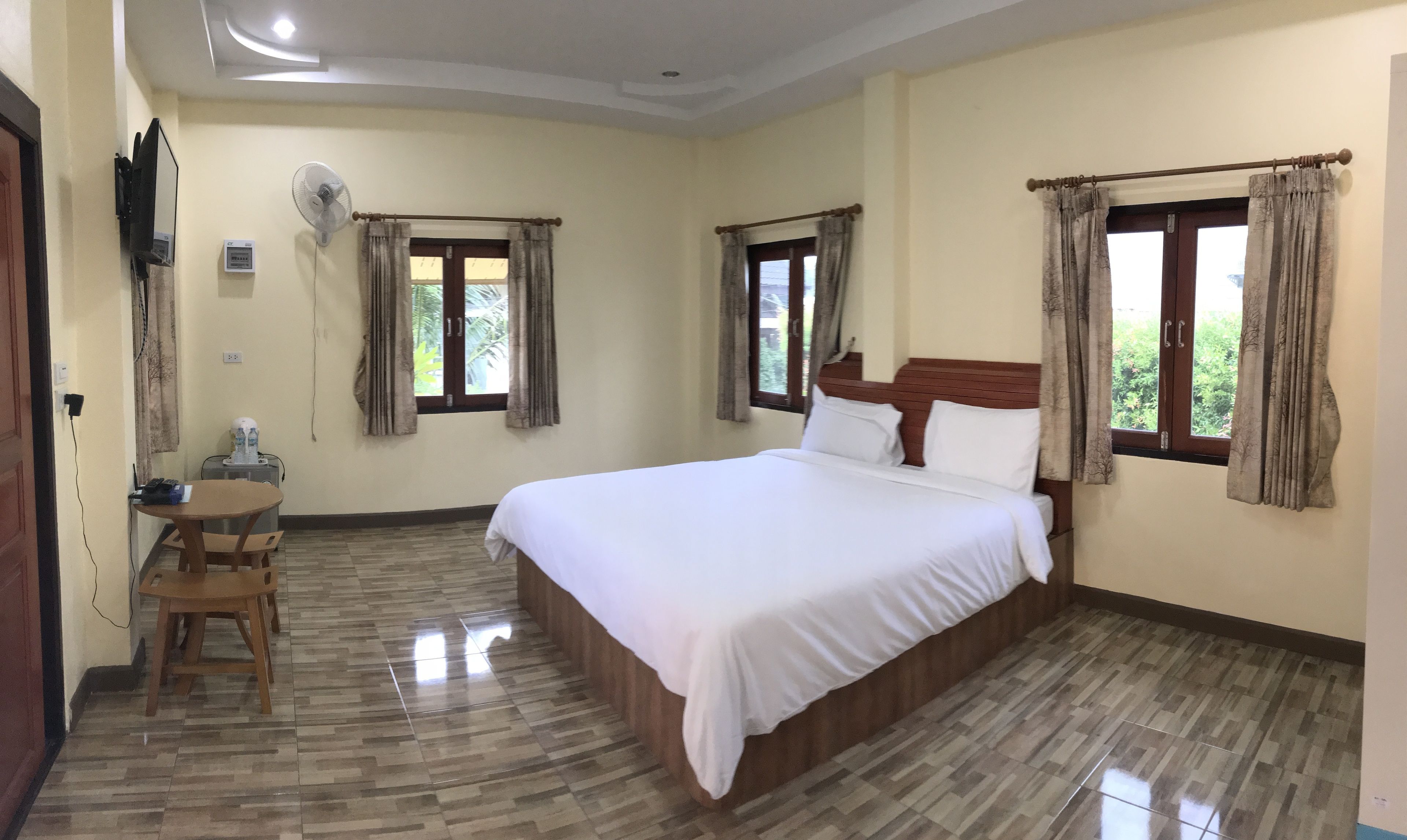 Rollaway beds, free WiFi