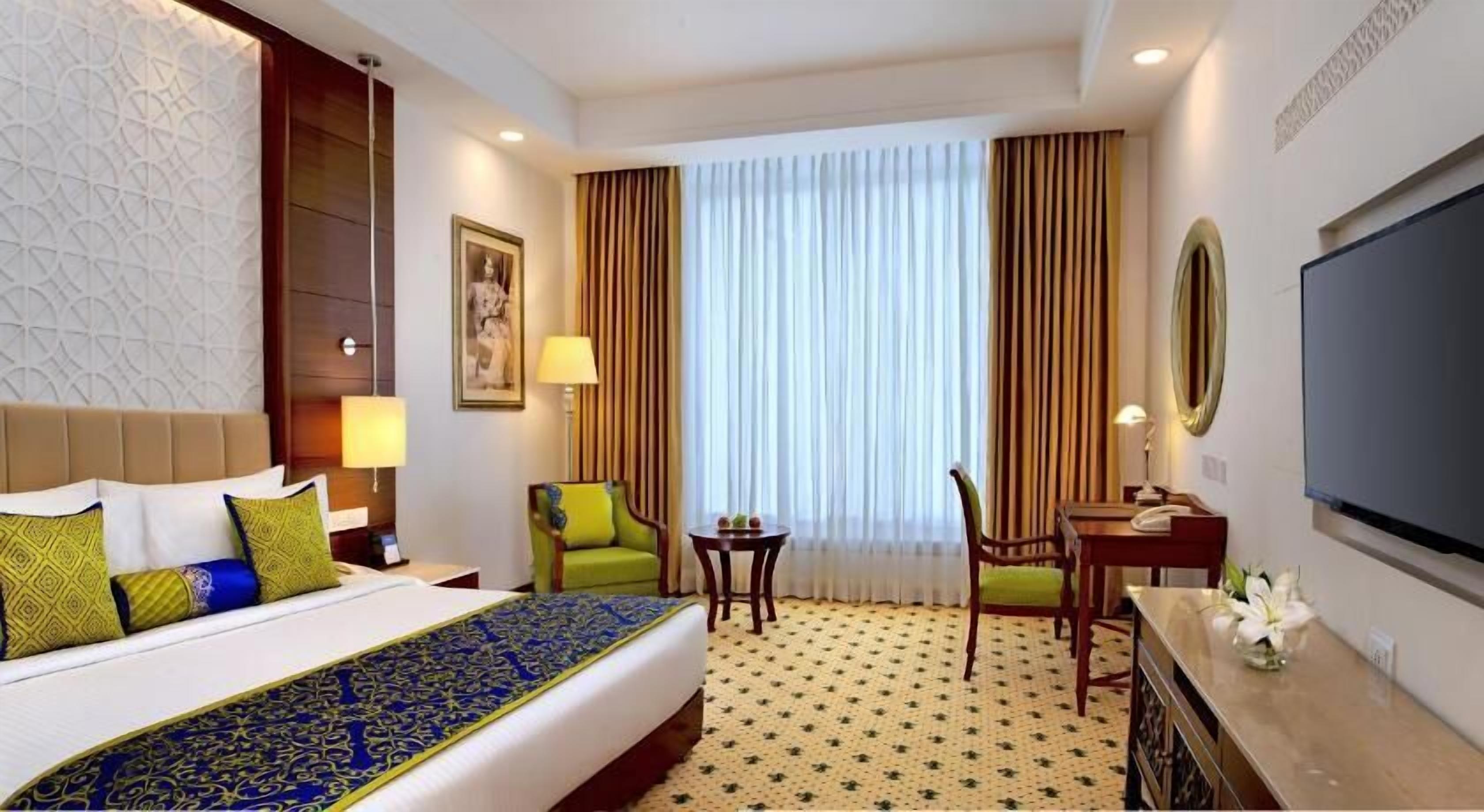 1 chambre, minibar, coffres-forts dans les chambres, bureau