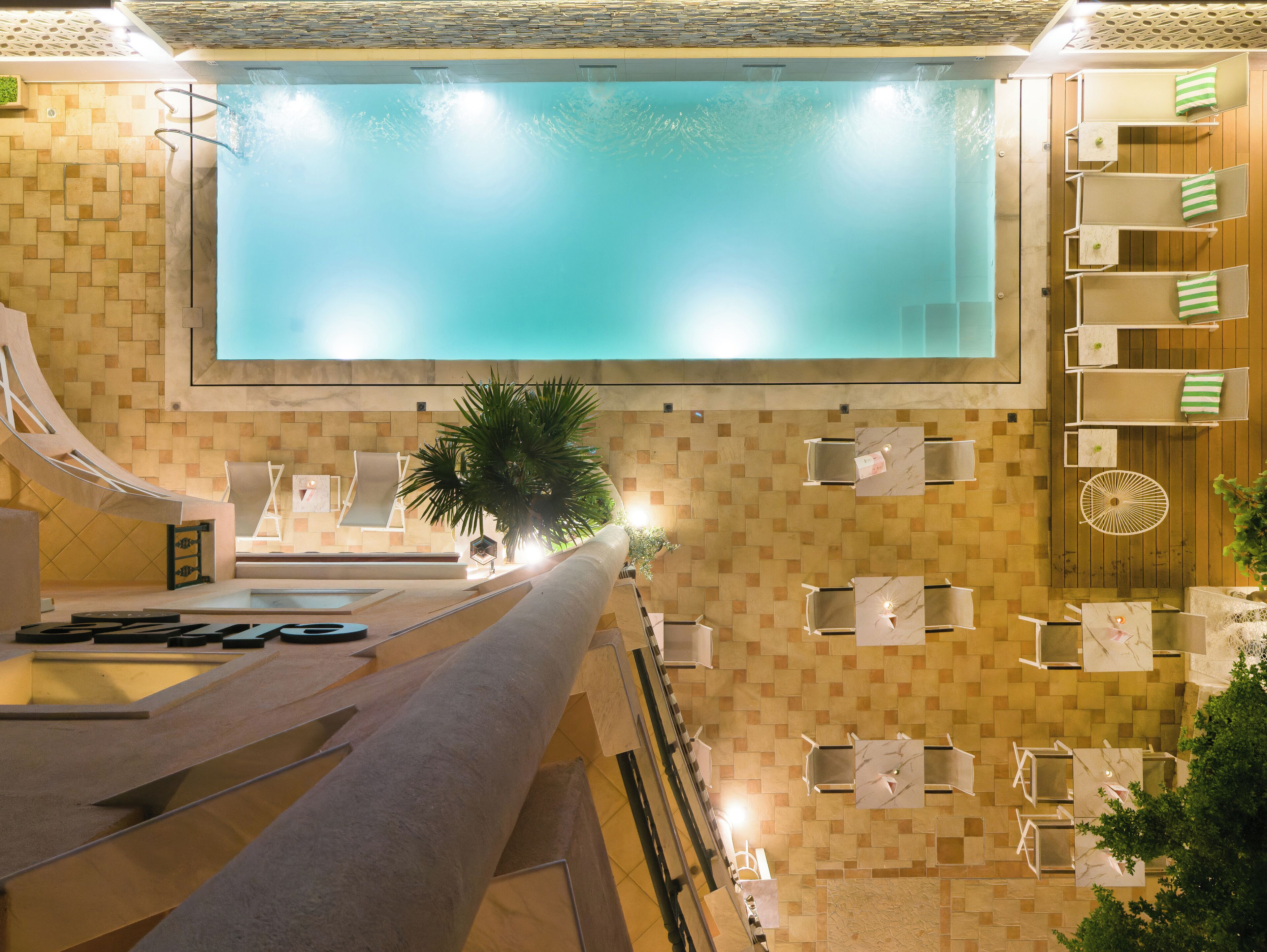 Outdoor pool, pool umbrellas, sun loungers