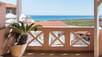 Cobertura superior, 1 quarto, vista para o oceano, de frente para o mar | Terraço/pátio
