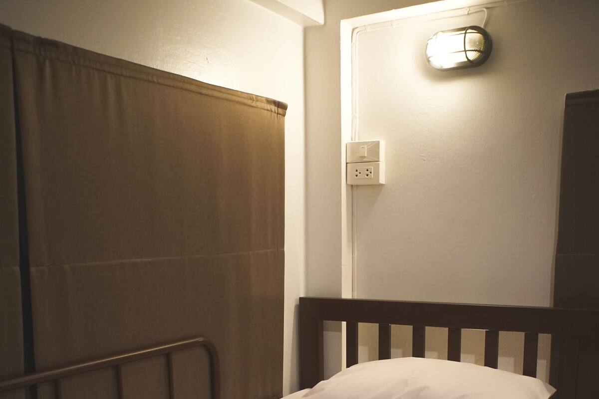 Camera Basic con 2 letti singoli, 1 camera da letto | Wi-Fi gratuito