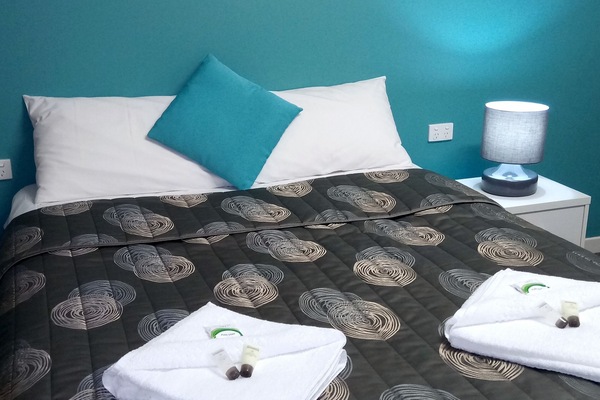 Standard Studio | Desk, free WiFi, bed sheets