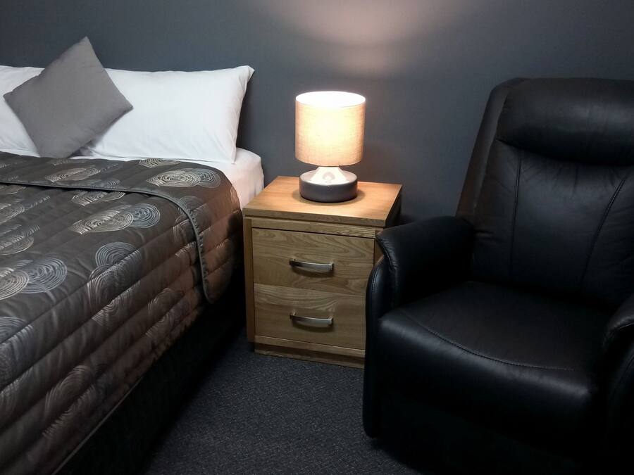 Standard Studio | Meja, Wi-fi percuma, cadar katil