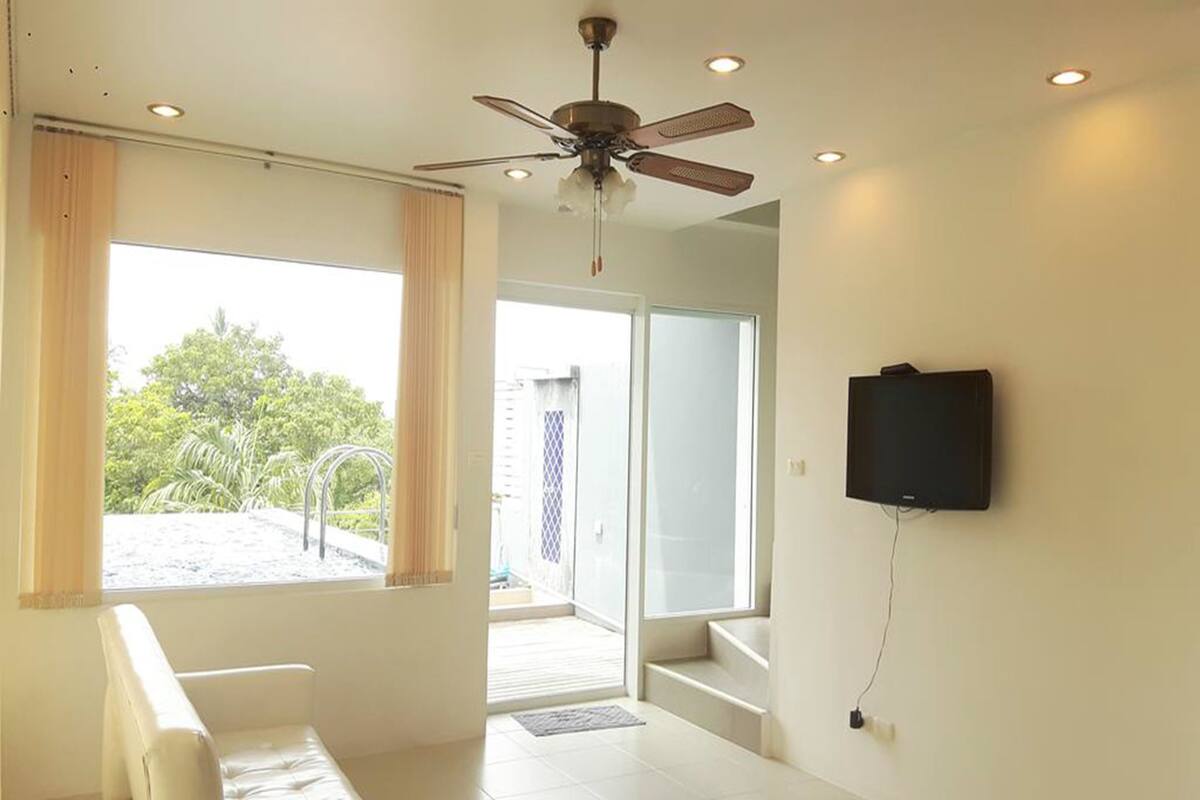 Deluxe Triple Room with Private Pool | Caja de seguridad en la habitación y wifi gratis 
