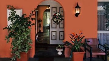 Pintu masuk properti