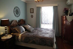 Elegance and Comfort Triple Room 2 | Premium bedding, iron/ironing board, free WiFi, bed sheets