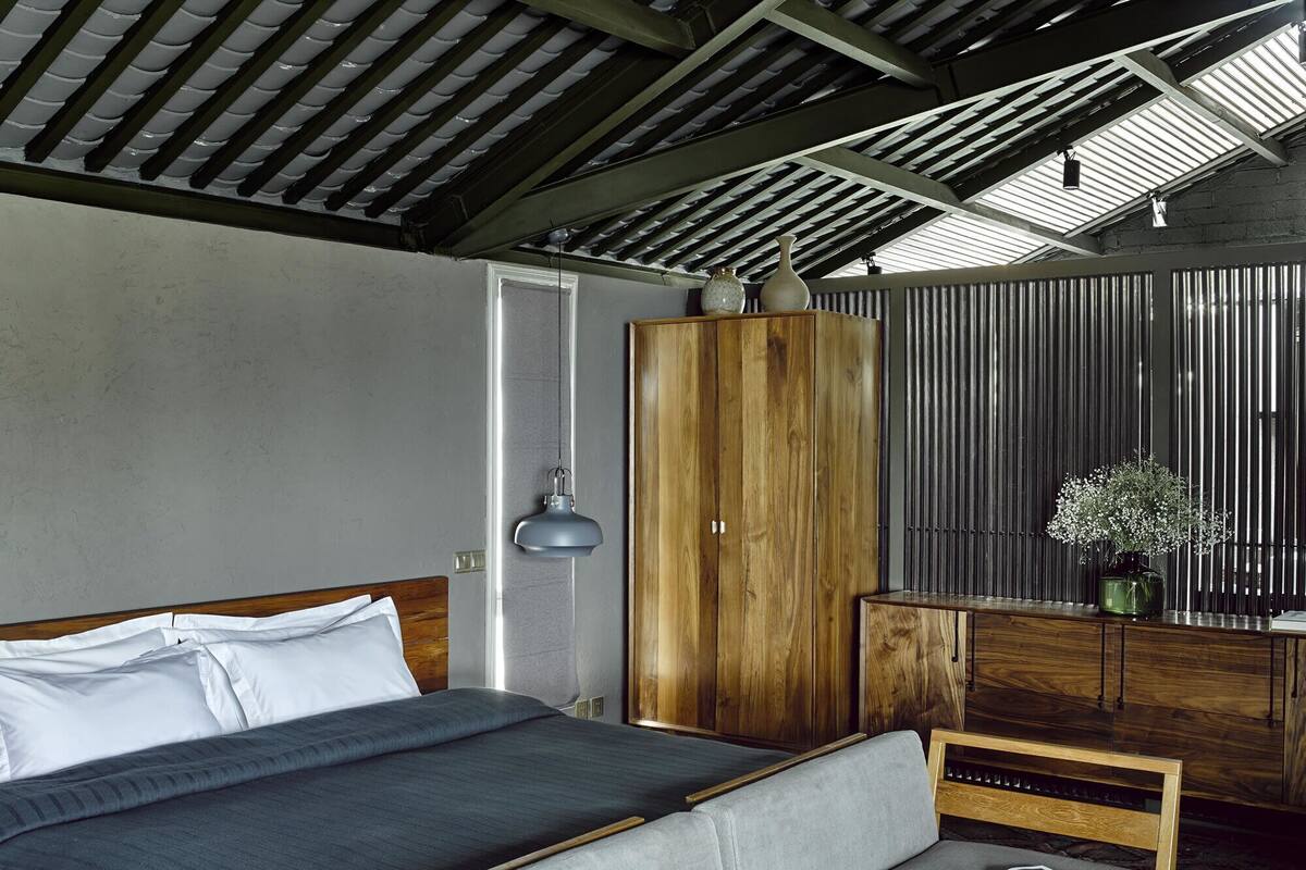 Minibar, desk, blackout curtains, free WiFi