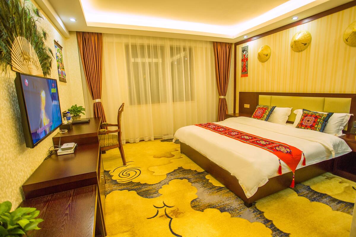 Minibar, desk, blackout curtains, free WiFi