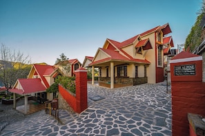 Front of property - Manla Homes Resort (Shimla)
