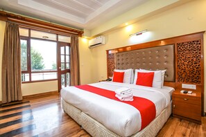 Quarto superluxo | Escrivaninha, roupa de cama