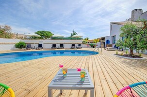 Seasonal outdoor pool, pool umbrellas, sun loungers