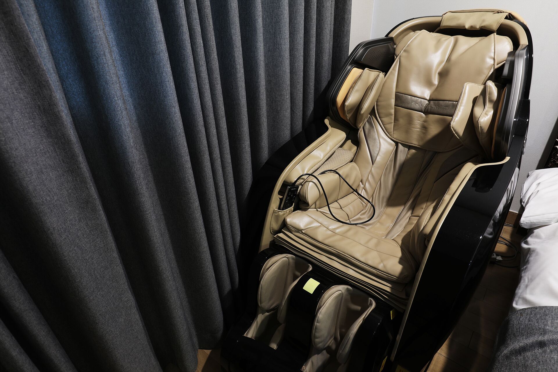 healing suite | 1 bedroom, individually decorated, individually furnished, desk