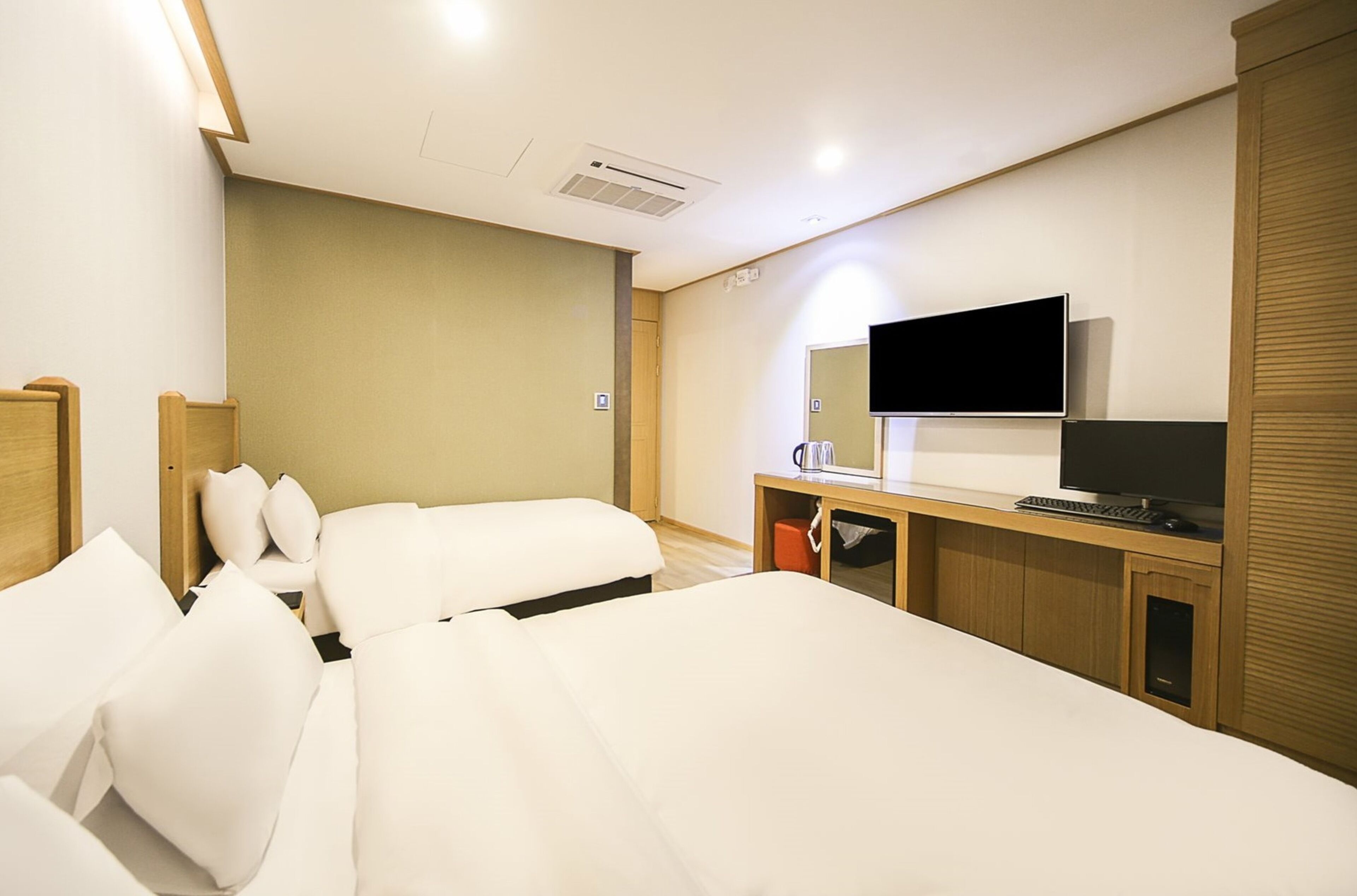 deluxe twin room | 1 bedroom, individually decorated, individually furnished, desk