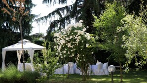 Outdoor banquet area - Hotel Il Convento (Trino)
