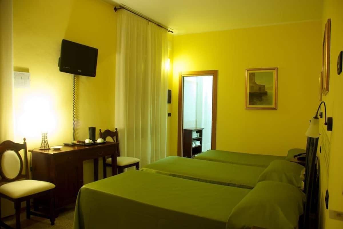 Triple Room | Minibar, in-room safe, desk, cribs (free)