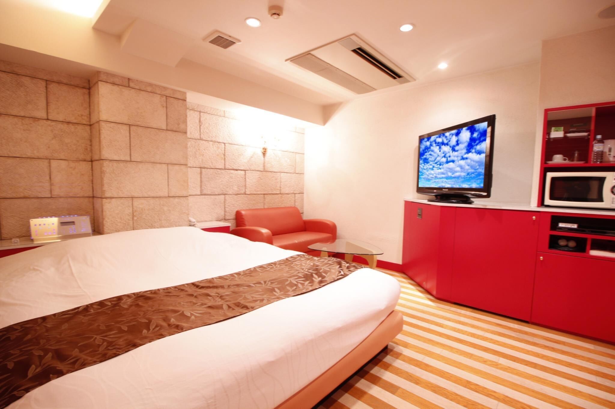 1 habitación, edredón, minibar y wifi gratis 