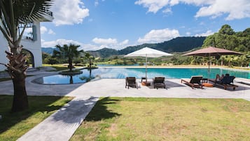 Valley Superior Pool View | Vista desde la habitación