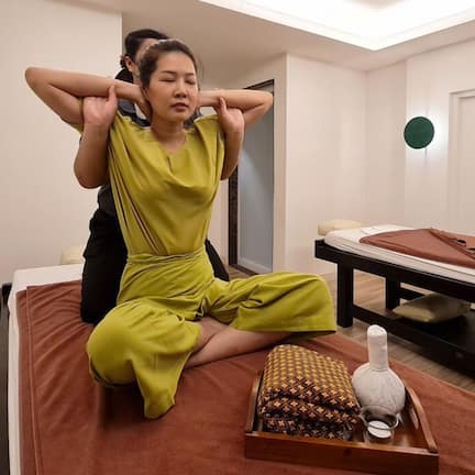 Couples treatment rooms, sauna, hot tub, steam room, body treatments