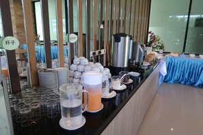 TĂ€gliches FrĂŒhstĂŒcksbuffet gegen GebĂŒhr