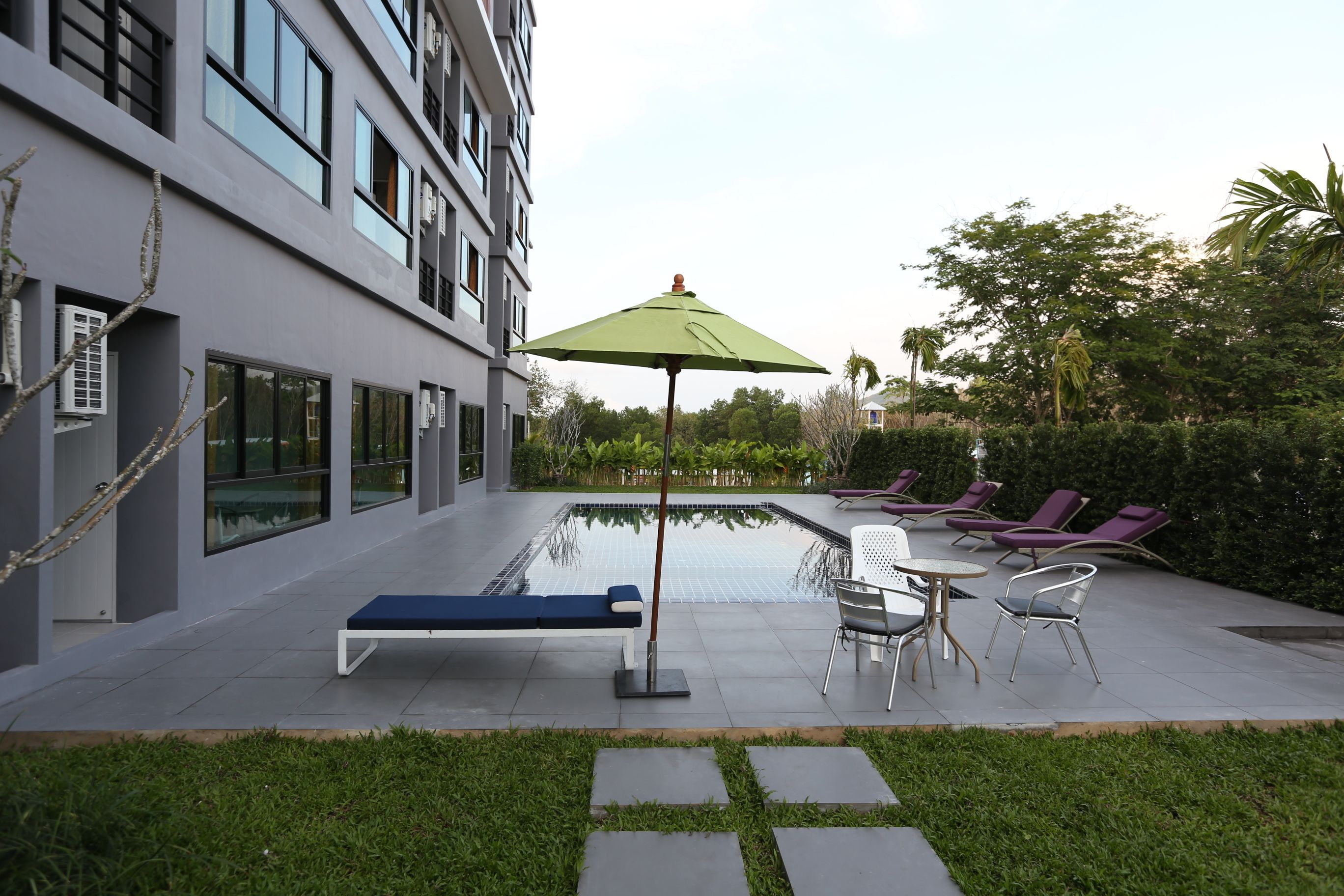 outdoor pool, pool loungers