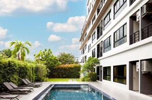Outdoor pool, sun loungers - S4 Nai Yang Beach (Sa Khu)