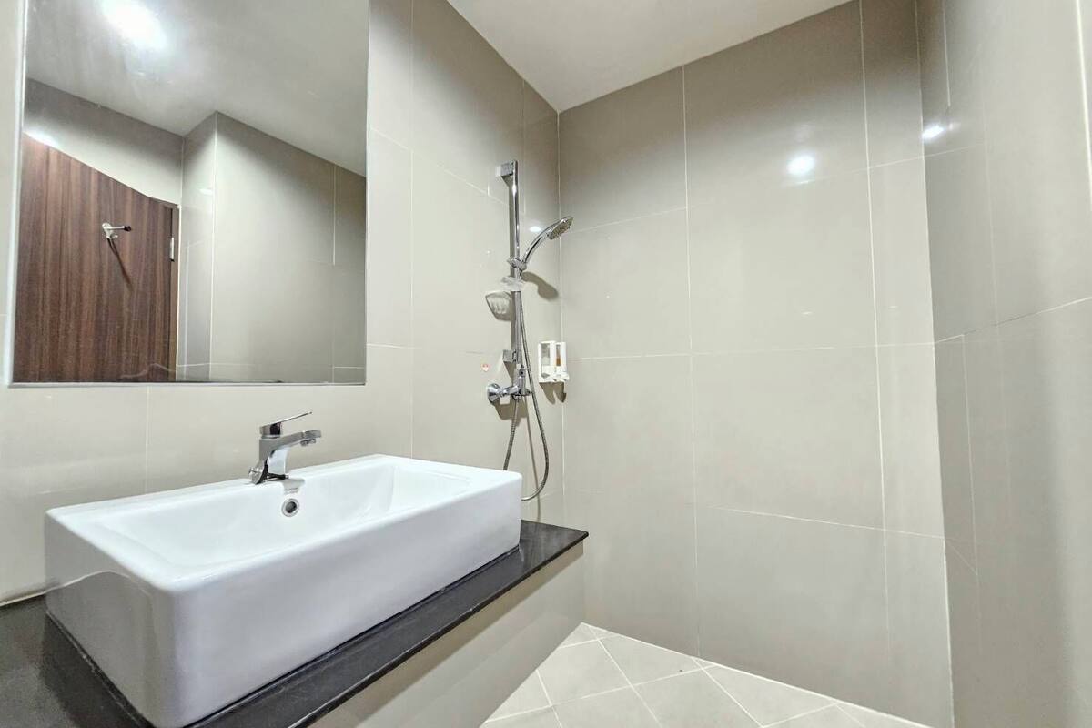 shower, free toiletries, hair dryer, bathrobes