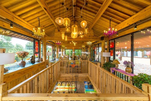 C'est La Vie Boutique Inn