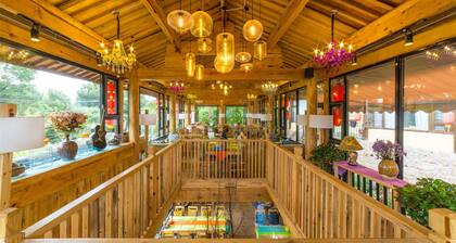 C'est La Vie Boutique Inn