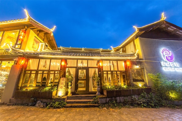 Porch - C'est La Vie Boutique Inn (Lijiang)