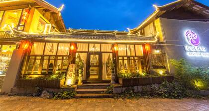 C'est La Vie Boutique Inn