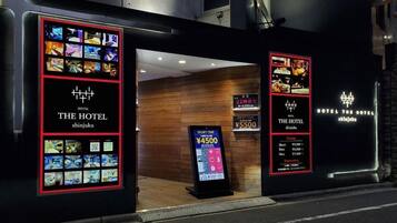 In-room safe, free WiFi, bed sheets