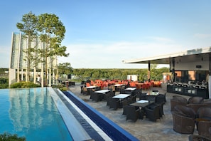 2 restaurants, breakfast, lunch served; local and international cuisine